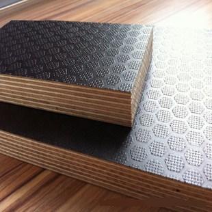 anti-slip film faced plywood (14).jpg