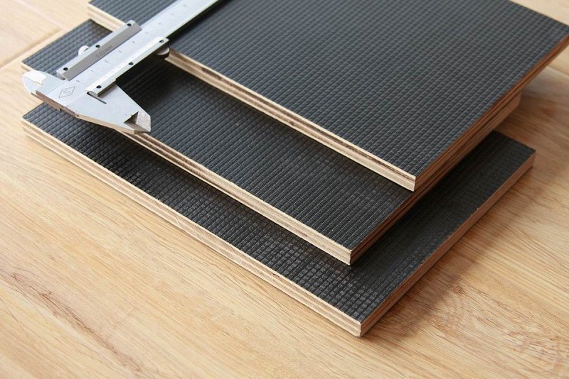 anti-slip film faced plywood (13).jpg